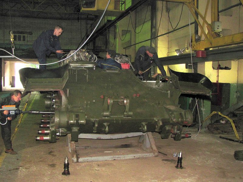 Львівський бронетанковий завод починає виготовлення легкого БТР-Б «Дозор» за проектом харківських конструкторів