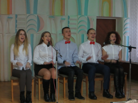 До Дня Збройних Сил України вінницька молодь влаштувала патріотичний концерт для наших захисників 