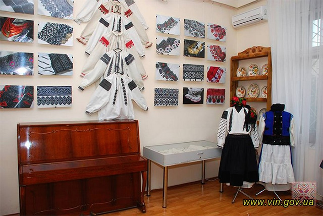 До 20 грудня вінничани можуть відвідати виставку традиційної подільської вишивки