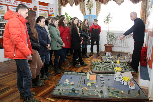 Студентам Вінницького техколеджу влаштували екскурсію в музей Держслужби надзвичайних ситуацій
