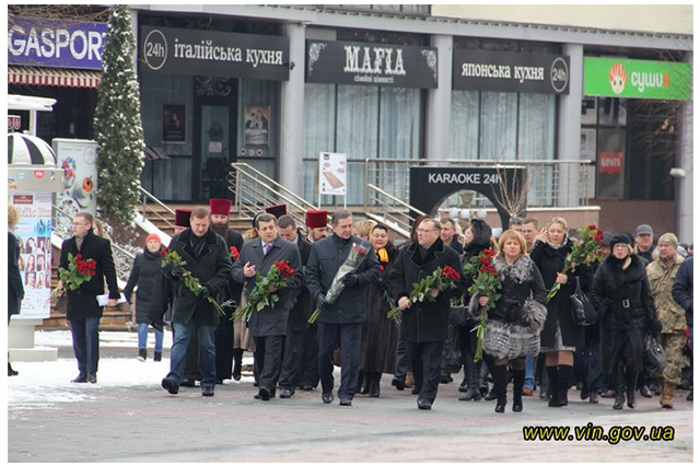 У річницю виведення військ з Дебальцевого вінничани вшанували пам'ять загиблих учасників АТО