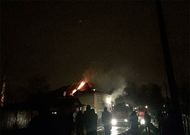 25 рятувальників гасили пожежу в приватному готелі на вул. Нахімова