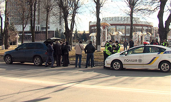 У Вінниці затримали поліцейського, який роз'їжджав по місту на авто зі штрафмайданчика
