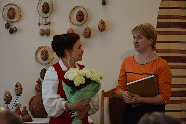 Вінничан запрошують на ювілейну виставку майстрині гончарської справи Людмили Філінської