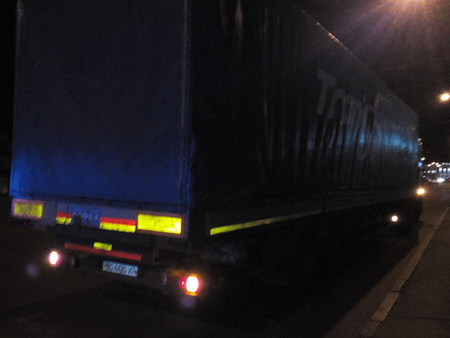 Вночі п'яний водій за кермом вантажівки мало не зніс опори на Коцюбинського. Водія затримала поліція