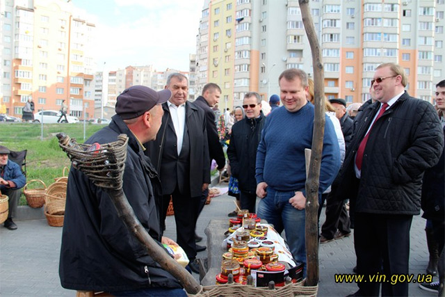На Великодньому ярмарку вінничани купували продукти для пасхального кошика за цінами виробників