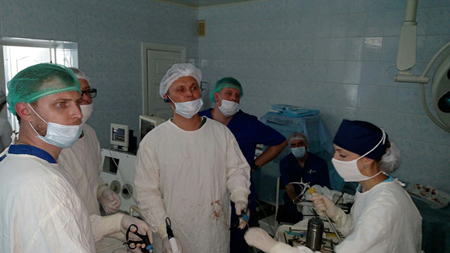 Хірург міжнародного рівня провів майстер-клас у Вінниці