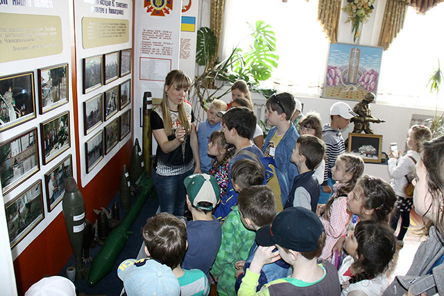 Для школярів з пришкільних таборів Вінниці влаштували екскурсію на пожежно-рятувальну виставку