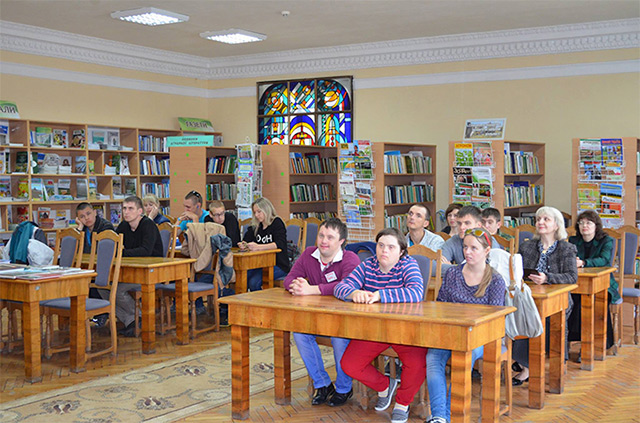 В Тімірязєвці вихованців центру реабілітації "Обрій" знайомили із архітектурними перлинами України