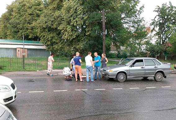 У двох ДТП, які сталися минулої доби у Вінниці, постраждали водій позашляховика та жінка-пішохід