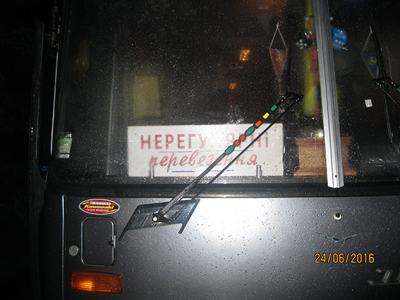 На Вінниччині в багажнику рейсового автобусу перевозили майже 100 літрів "лівого" спирту