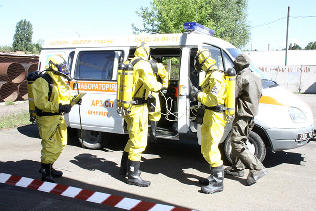 Вінницькі рятувальники ліквідовували наслідки умовного викиду однієї тони хлору на "Водоканалі"