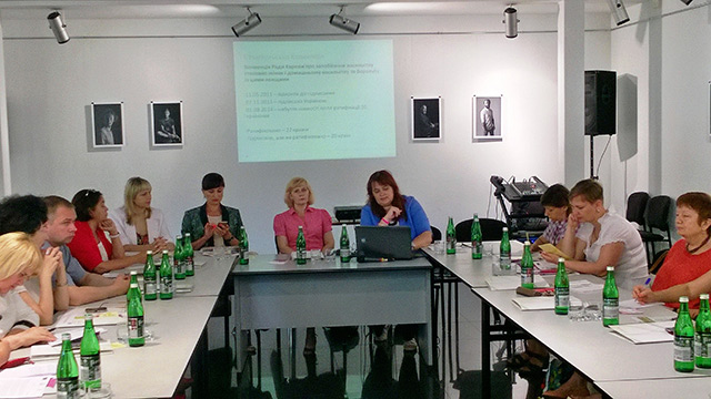 У Вінниці обговорювали впровадження механізмів роботи із жінками, які потерпіли від насильства