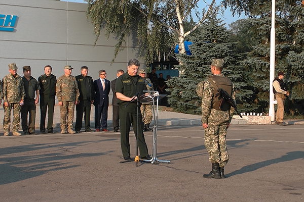Петро Порошенко відвідав об’єднаний штаб АТО у Маріуполі