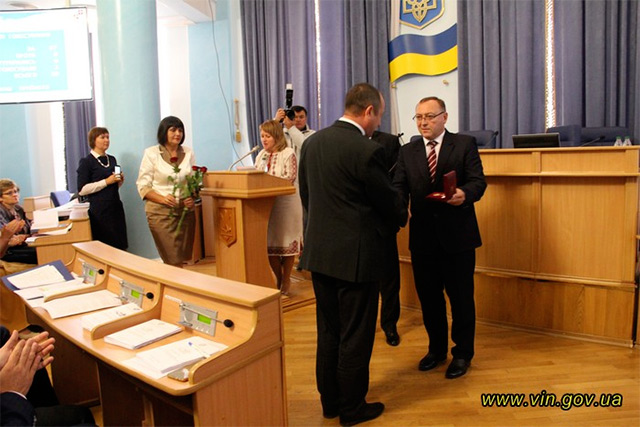 Депутати Вінницької облради зібрались сьогодні нa перше після кaнікул пленaрне зaсідaння чергової 10-ї сесії