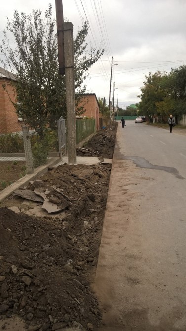 На ділянці вулиці Тараса Сича роблять тротуар