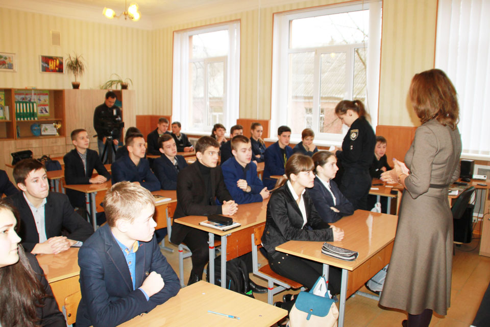 У школах Вінниці проводять лекції про шкоду насваю.