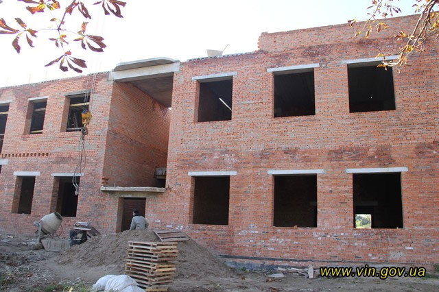 Будівництво школи у селі Сосонка затягнеться ще на рік через події на Сході України