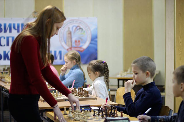 Гросмейстер Юлія Швайгер провела у Вінниці чотиригодинний сеанс гри в шахи