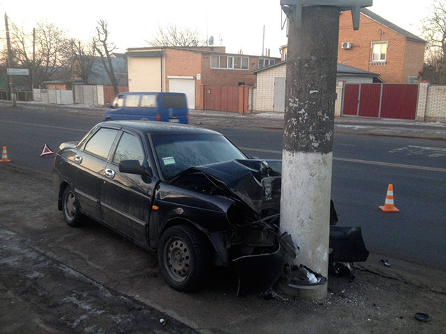 Патрульні знайшли тазатримали нетверезого водія, який в'їхав у стовп на Київській та зник з місця ДТП