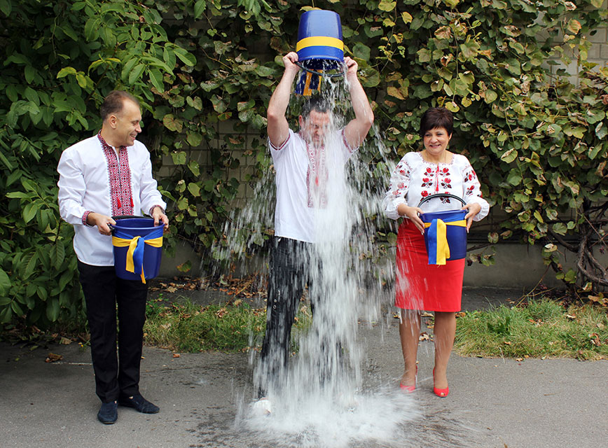 Фіскальна служба Вінниччини через  Ice bucket challenge підтримала військових