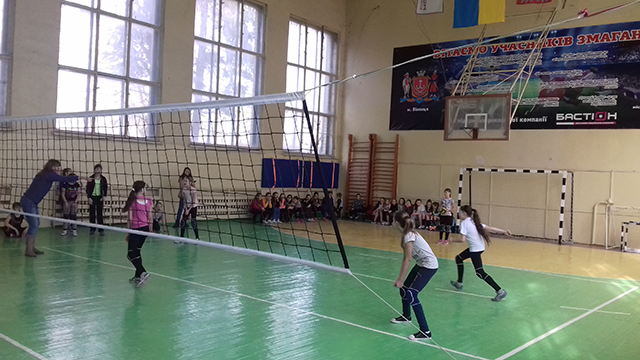 Серед школярок Вінниці провели змагання з волейболу