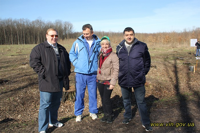 Працівники Вінницької  ОДА долучилися до акції з висадки лісу