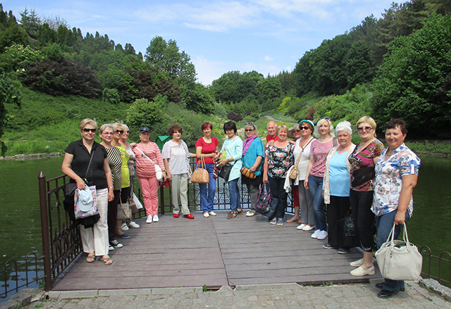 Для відвідувачів вінницького Терцентру організували екскурсію Софіївським парком