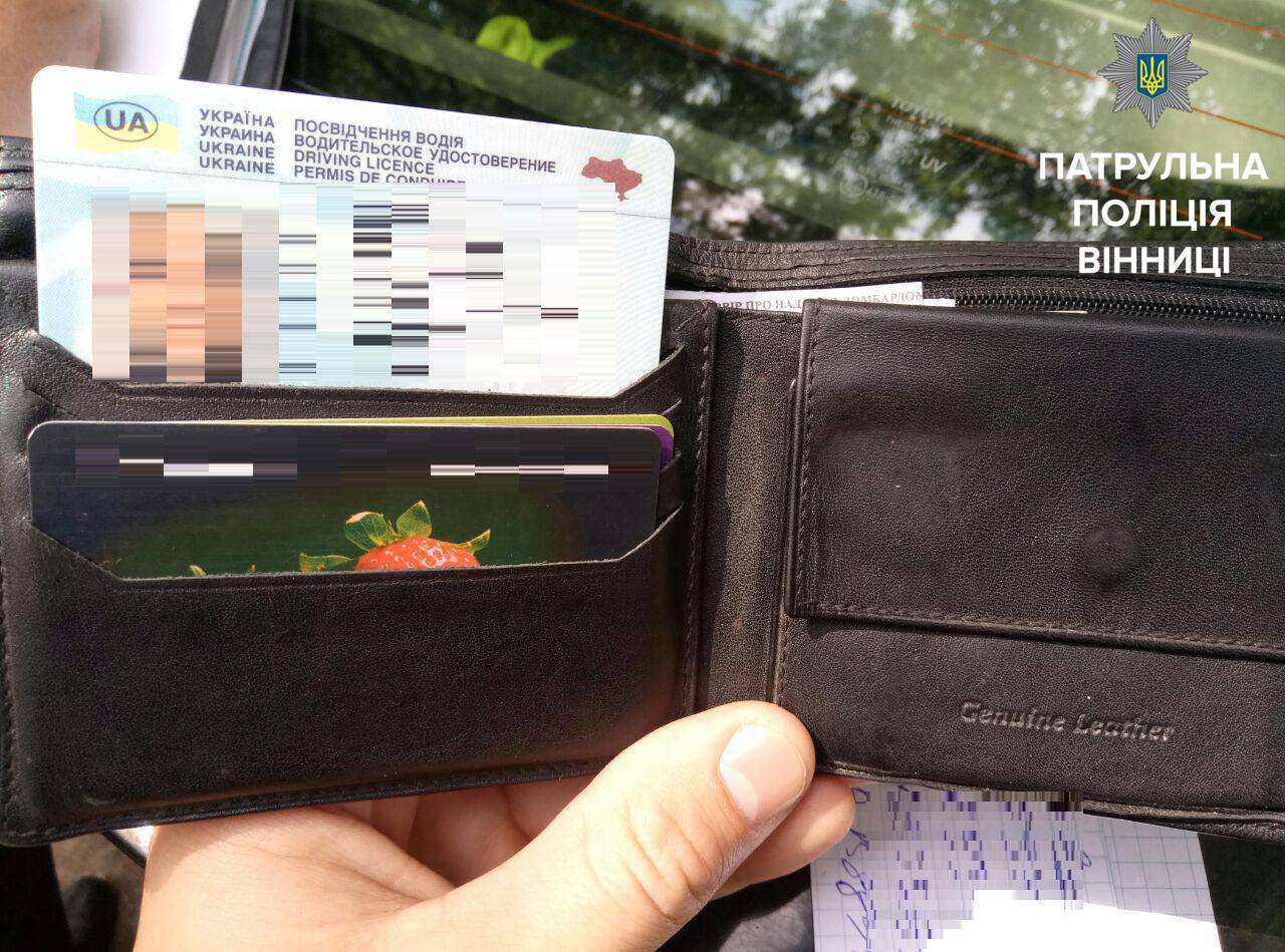 Вінничанин знайшов у маршрутці гаманець та заніс його в поліцію, аби знайшли власника