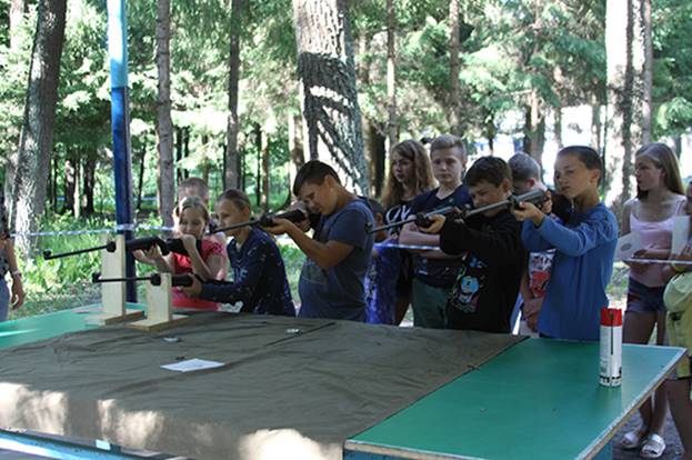 У таборі ім. Ю.Рябчинської серед дітей провели змагання зі стрільби з пневматичної зброї