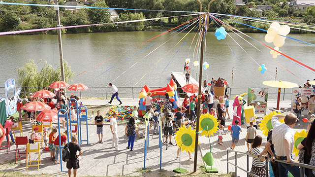 На оновленому озері біля олійножирового комбінату відбувся родинний фестиваль "Сонях"