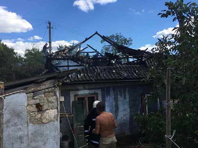 В Могилів-Подільському через пожежу багатодітна родина з 12 чоловік залилишась без даху над головою