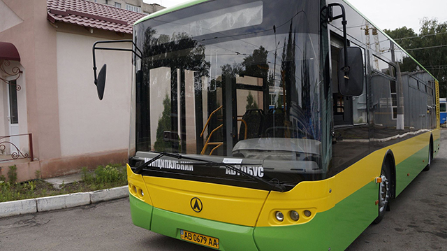 У Вінниці на лінію випустили перший автобус, який обшитий за новою технологією