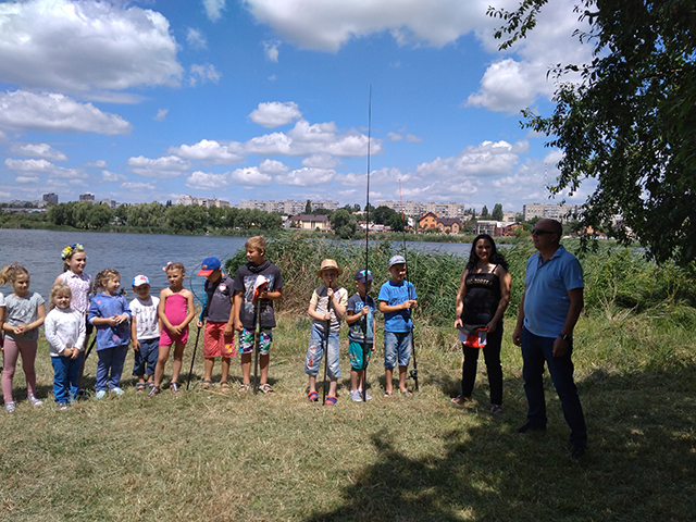 До Дня рибалки у Вінниці провели змагання з риболовлі серед дітей 