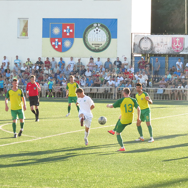 В неділю у Вінниці відбудеться футбольний матч між футбольними клубами "Нива-В" та "Прикарпаття"