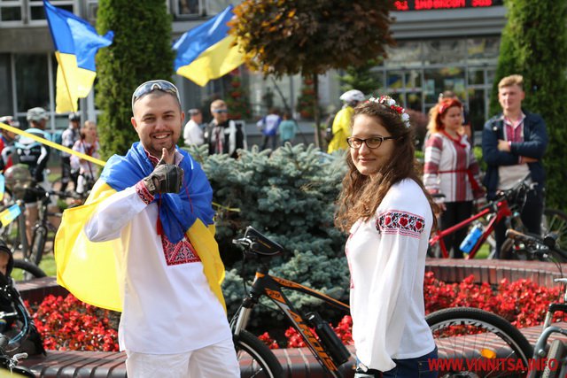 Вінничани у День Незалежності вже вшосте провели патріотичний велозабіг у вишиванках