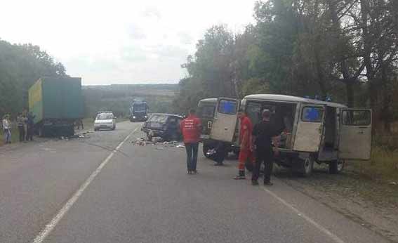 Потрійна аварія на Вінниччині: одна людина загинула, ще троє в лікарні