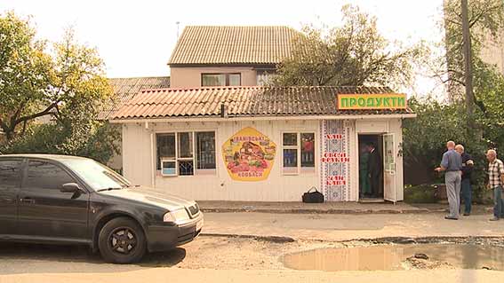 У Вінниці двоє чоловіків напали на продавчиню магазина - жінка з численними травмами обличчя та голови в лікарні