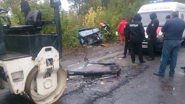 На Вінничині рятувальники деблокували з понівеченого внаслідок ДТП автомобіля водія