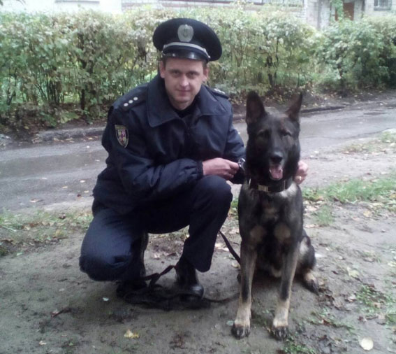 Службовий пес допоміг поліцейським знайти чоловіка, якого майже дві доби шукали рідні