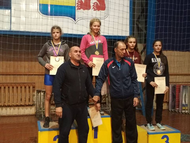 Троє вінницьких дівчат на чемпіонаті України з вільної боротьби здобули медалі