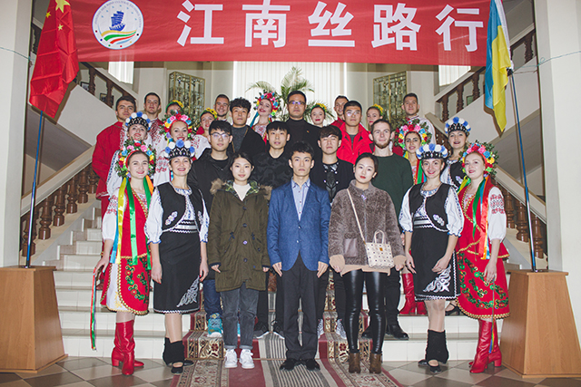 Китайці у педуніверситеті вчать українську мову