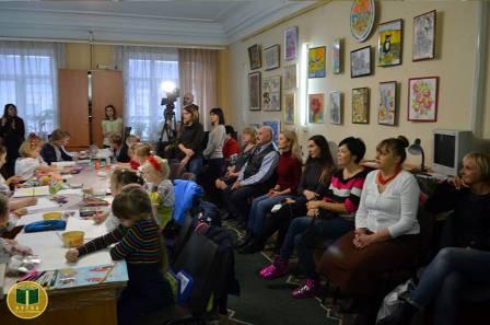 Вінницький центр «Барви України» презентував мистецьку виставку «У межах безмежного»