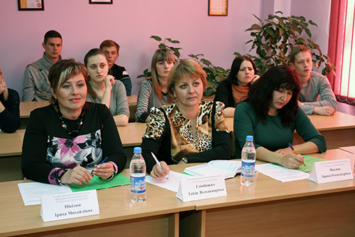 Студенти Вінницького технічного коледжу запросили податківців за «круглий стіл»