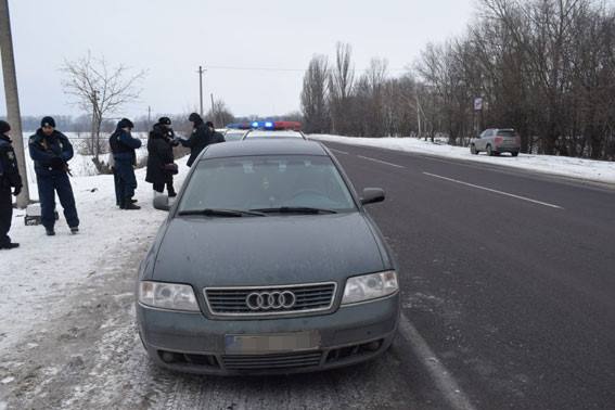 Вінницькі поліцейські затримали групу грабіжників, які побили та обікрали чоловіка