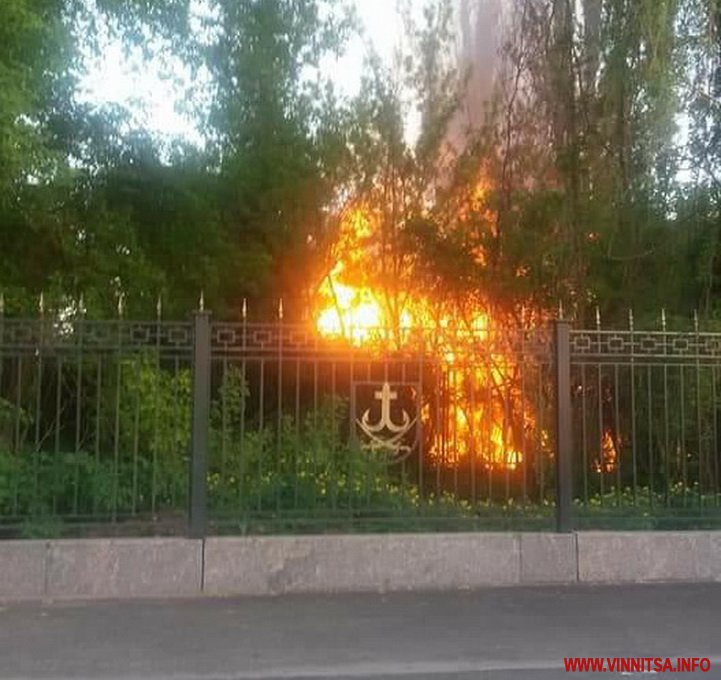 У Вінниці на території центрального парку ввечорі сталась пожежа