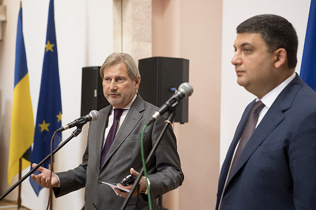 Єврокомісар Й. Ган та Прем’єр-міністр України В. Гройсман