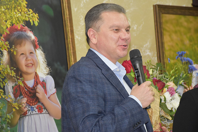 У Вінниці презентували фотоальбом, присвячений Україні та українцям 