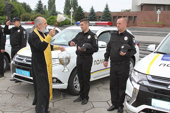 Поліцейські Вінниччини отримали 18 нових позашляховиків з екологічними двигунами