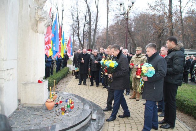 У Вінниці відбувся мітинг-реквієм з нагоди Дня пам'яті жертв Голодомору